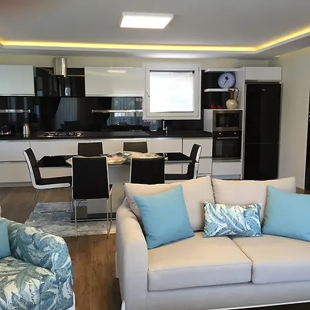 Crescent Twins -white Villa