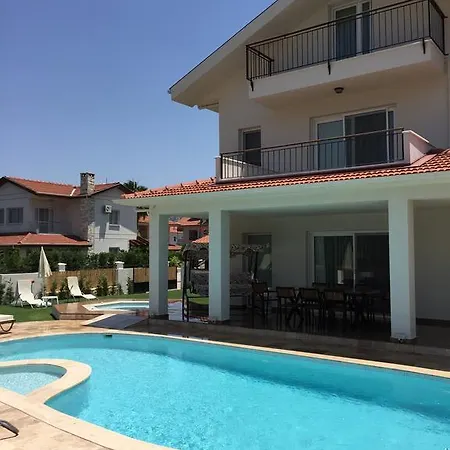 Crescent Twins -white Villa