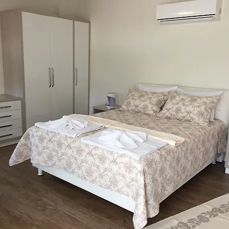 Crescent Twins -white Villa