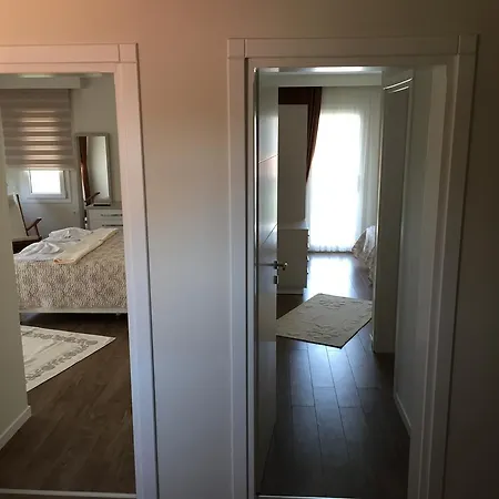 Villa Crescent Twins -white