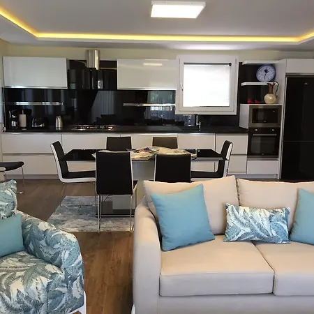 Crescent Twins -white Villa *